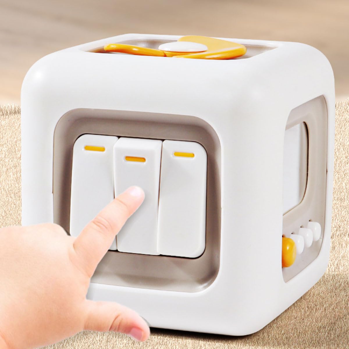 Amazon | キューブそわそわおもちゃ 6面 12〜18ヶ月の赤ちゃん向け